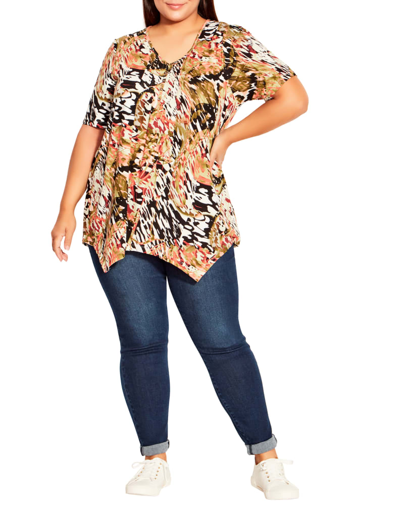 Front of a model wearing a size 14 Amelia Sharkbite Hem Top in White / Brown by avenue. | dia_product_style_image_id:211365